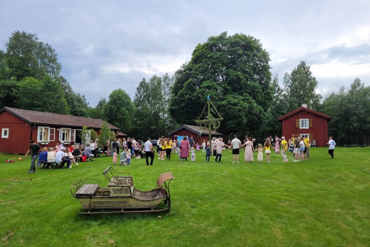 Midsommarfirande vid Brevik Hembygdsgård 2026